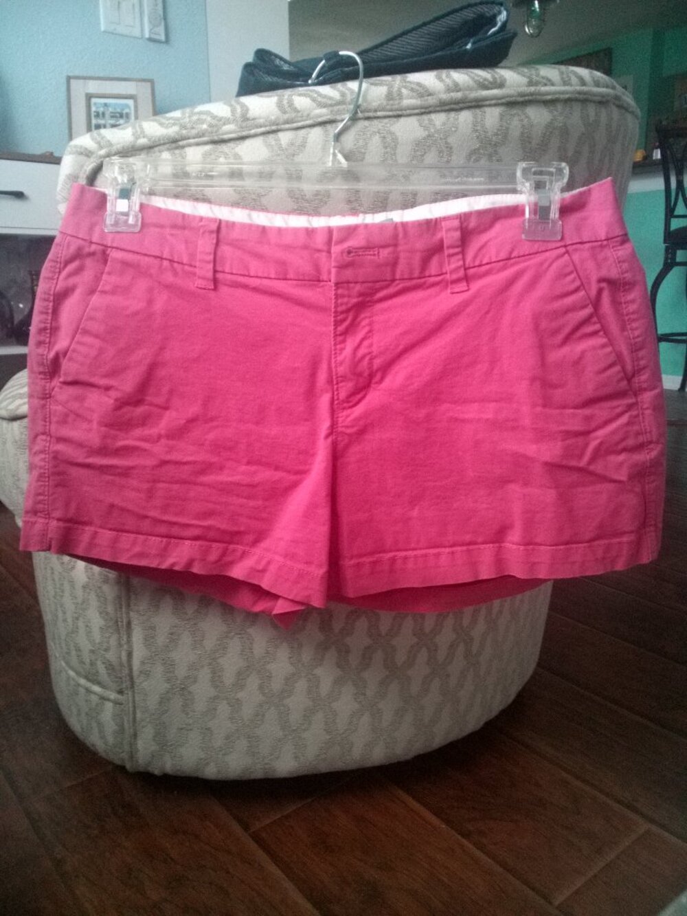 (341) Old Navy Hot Pink shorts size 6